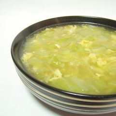 A picture of Cabbage-filled Chinese Soup.