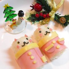 A picture of Santa Barrel Cats Character Bento.