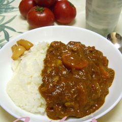 A picture of Pork and Sugar Tomato Fruit Curry.