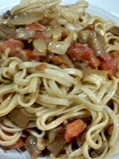 Una foto de Tallarines con vegetales. Receta fácil, rica y #económica