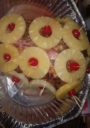Una foto de Jamón con piña y duraznos