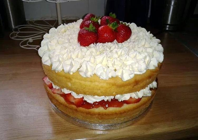 Simple Way to Make Ultimate strawberry cream cake