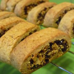 A picture of Macrobiotic Raisin Sandwich Cookies.