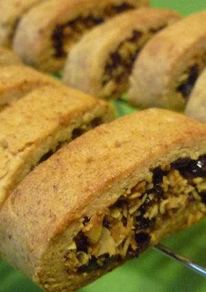 A picture of Macrobiotic Raisin Sandwich Cookies.