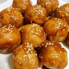 A picture of Everybody's Favourite Roly Poly Meat-Wrapped Onigiri Rice Balls.