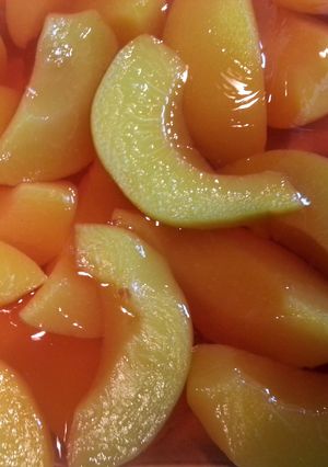 A picture of Sonia's Jello and peaches.