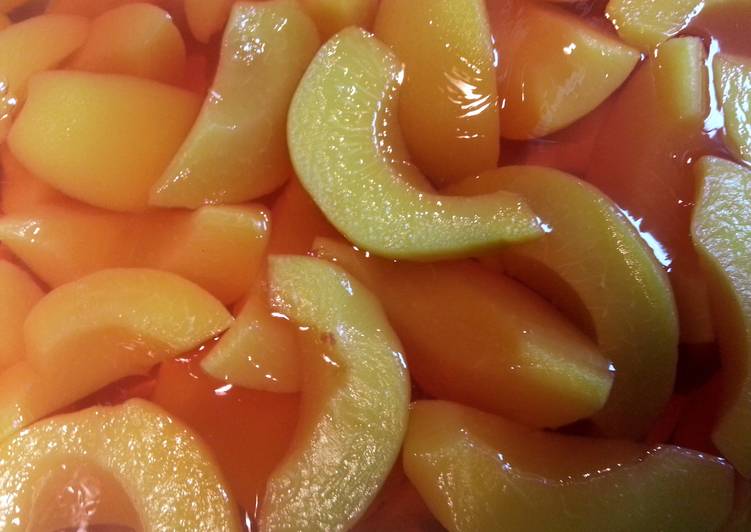 Recipe of Any-night-of-the-week Sonia&#39;s Jello and peaches