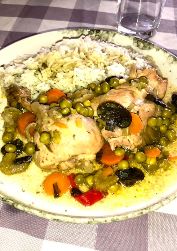 Una foto de Pollo arvejado con champiñones deshidratados