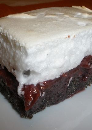 Máktorta meggylekvárral és citromhabbal recept fotója