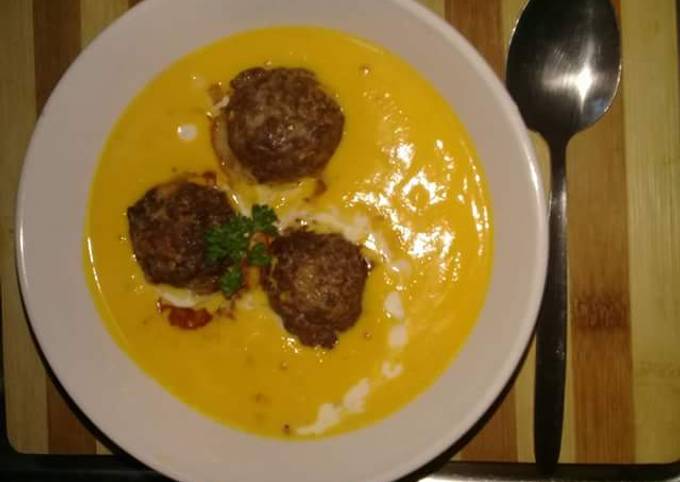 Recipe of Favorite Creamy pumpkin soup and meatballs