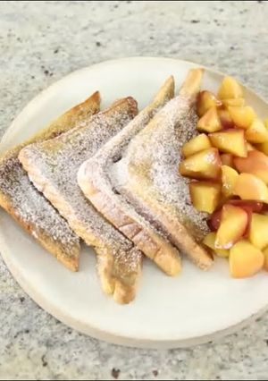 A picture of French Toast With Cooked Apple.