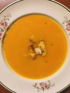 Una foto de Sopa crema de calabaza 🎃🧡
