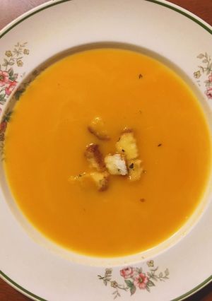 Una foto de Sopa crema de calabaza 🎃🧡