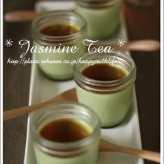 A picture of Matcha Pudding with Green Tea.