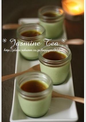 A picture of Matcha Pudding with Green Tea.