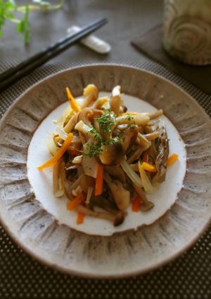 A picture of Oil-free Marinated Mushrooms.