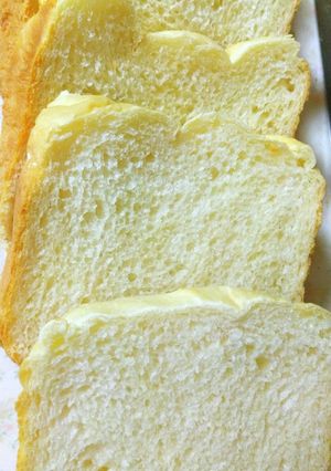 A picture of Sweet and Delicious Bread Loaf in a Bread Machine – Haruyokoi Style.