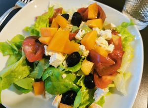 Une photo de Salade composée avec melon et feta