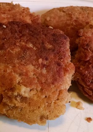 A picture of George's Crispy Salmon Patties.