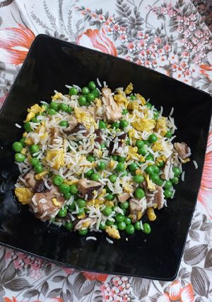 Foto di Riso basmati, piselli, funghi e uova
