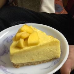 Mango mousse cake A picture of Mango mousse cake.
