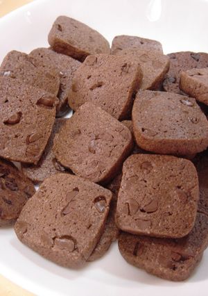 A picture of Done in 10 minutes! Chocolate-Cocoa Cookies.
