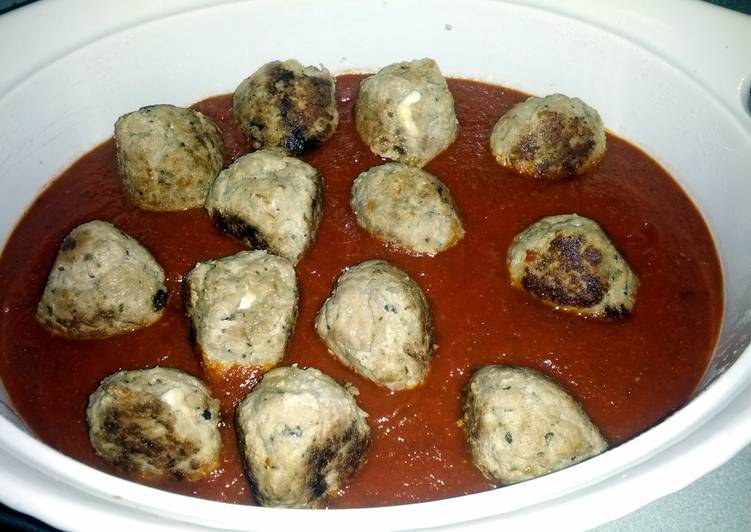 Recipe of Delicious mozzarella stuffed turkey meat balls in a red sauce.