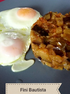 Una foto de Timbal de berenjena agridulce con huevo