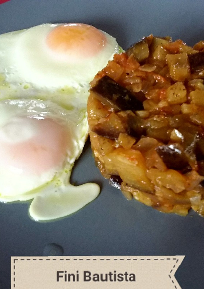 Una foto de Timbal de berenjena agridulce con huevo