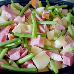 A picture of Ham and Green Beans.
