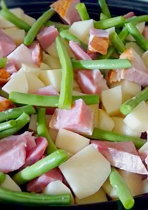 A picture of Ham and Green Beans.