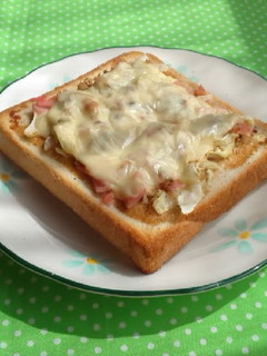 A picture of Yakisoba Flavored Toast.