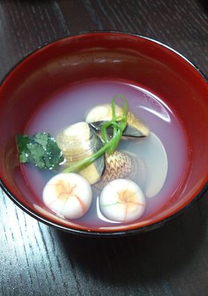 A picture of Clear Clam Soup.