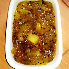 A picture of Khatti Meethi Kairi ki chutney.