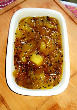 A picture of Khatti Meethi Kairi ki chutney.