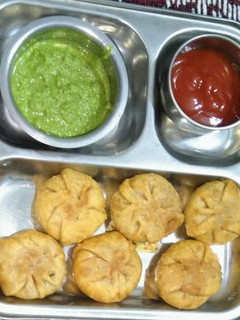 લીલવા ની કચોરી(Lilva kachori recipe in Gujarati) રેસીપી મુખ્ય ફોટો