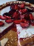 Crostata di prugne, lamponi e panna cotta al cocco