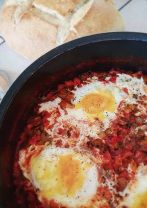 Une photo de Chakchouka au jus de tomates maison