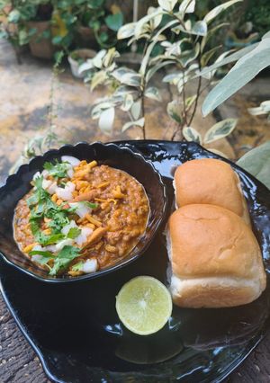 A picture of Misal Pav.