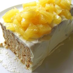 A picture of Granita Biscuits & Cream Cheese Log Cake.