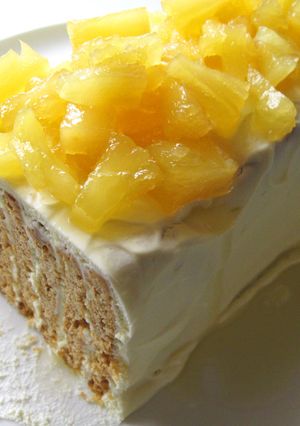 A picture of Granita Biscuits & Cream Cheese Log Cake.