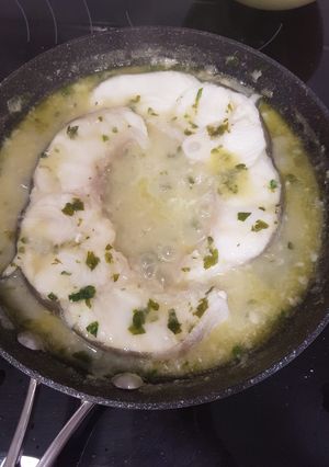 Una foto de Congrio en salsa verde