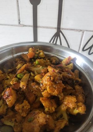 A picture of Dry Masaledar Cauliflower.