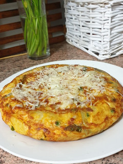 Una foto de Tortilla con espárragos y ajo 😉