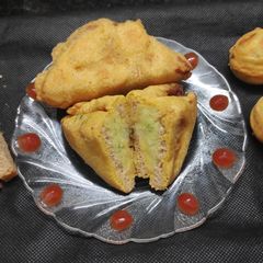 A picture of Stuffed Bread Pakoda.