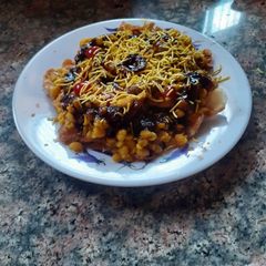 A picture of Dal pakwan.