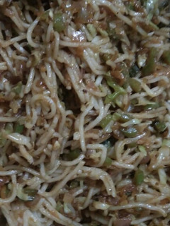 હક્કા નુડલ્સ (Hakka Noodles Recipe In Gujarati) રેસીપી મુખ્ય ફોટો