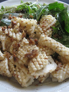 A picture of Stir-fried Squid with Garlic & Anchovy.
