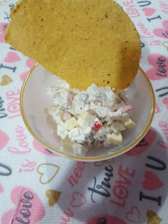 Una foto de Ensalada de surimi, manzana y nuez