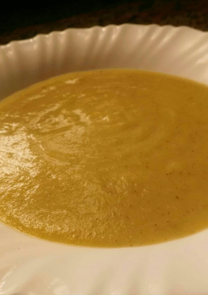 Una foto de Crema de coliflor y brócoli